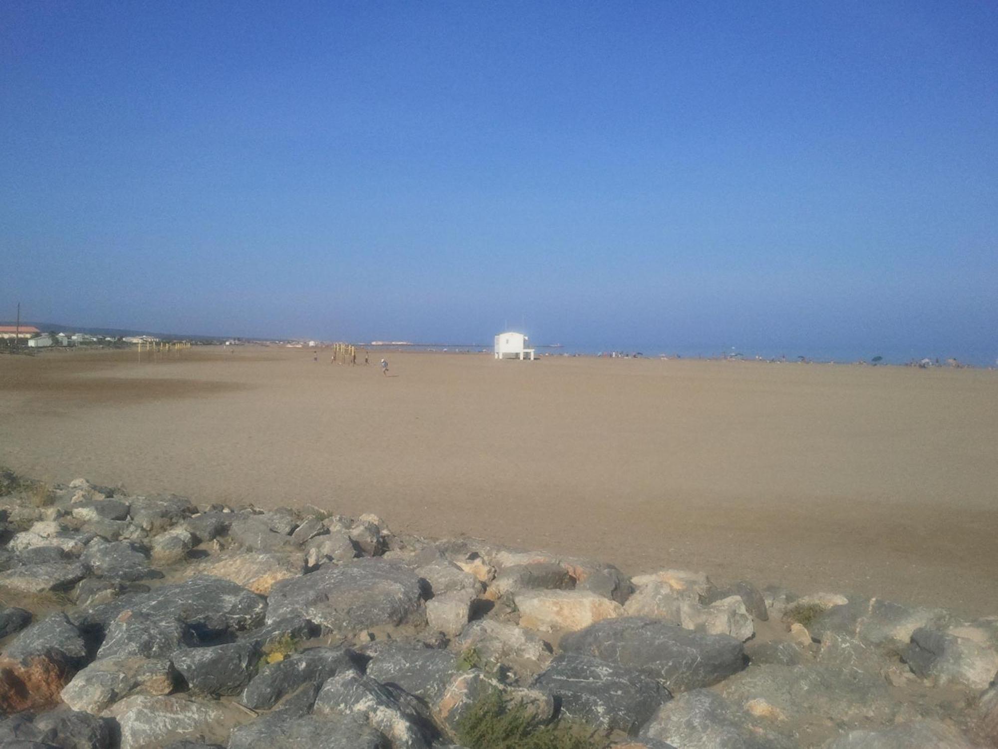 Hotel De La Plage Груисан Екстериор снимка